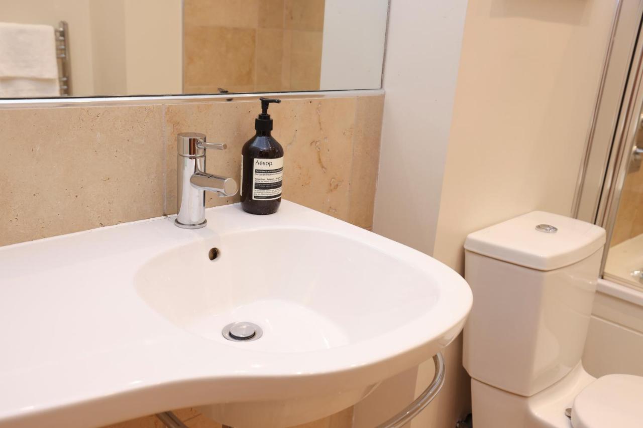 Joivy Spacious 2 Bed,2 Bath Flat, Free Parking And Rooftop Terrace เอดินบะระ ภายนอก รูปภาพ