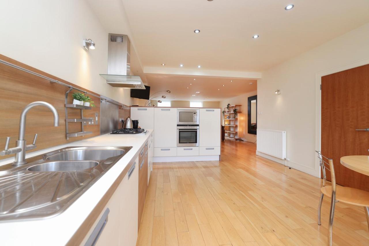 Joivy Spacious 2 Bed,2 Bath Flat, Free Parking And Rooftop Terrace เอดินบะระ ภายนอก รูปภาพ