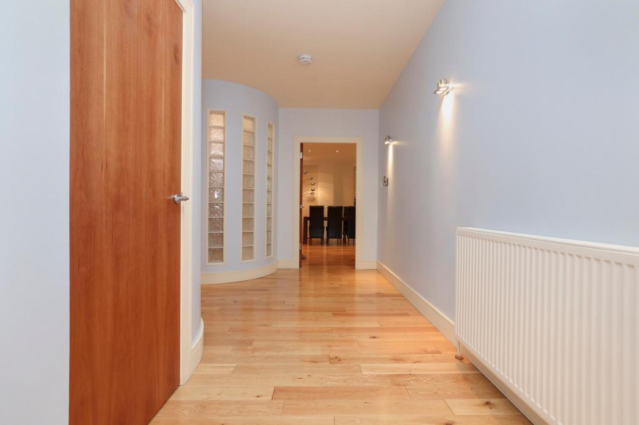 Joivy Spacious 2 Bed,2 Bath Flat, Free Parking And Rooftop Terrace เอดินบะระ ภายนอก รูปภาพ